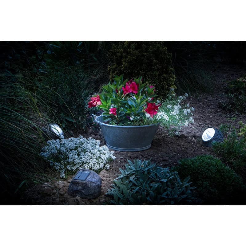 Images Decorez Avec Le Spot Solaire Rocher A Led Blanche De Jardin Et Saisons dernière salutations